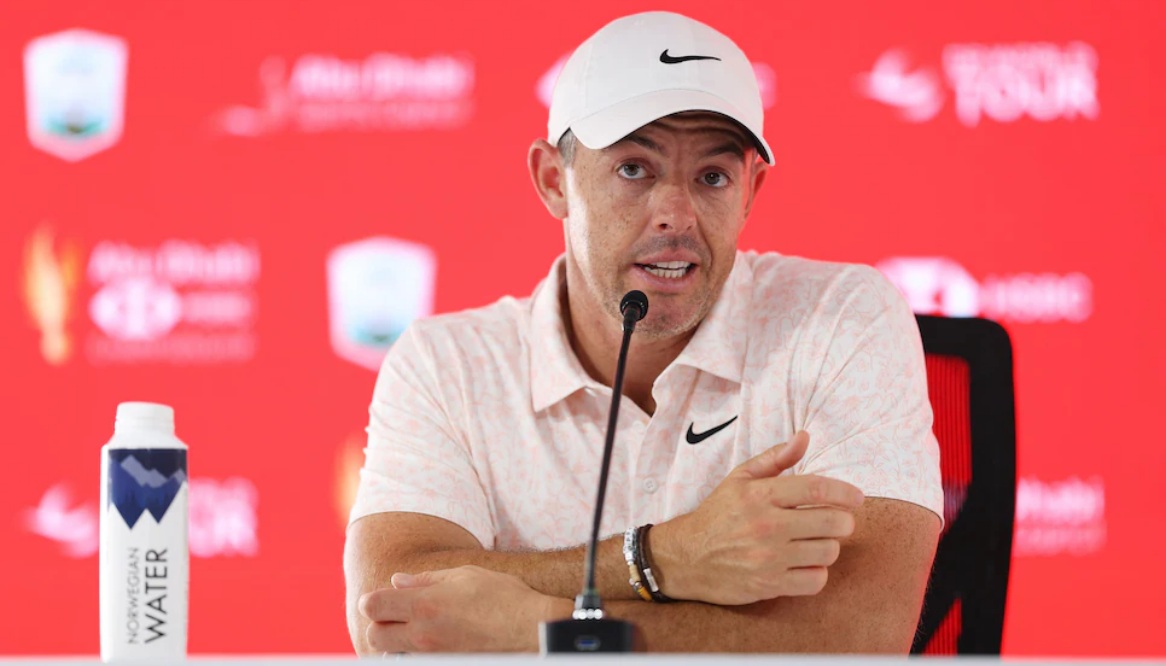Rory McIlroy phản ứng khi LIV Golf nâng lên 72 hố